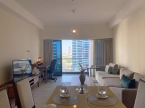 Best of JLT Goldcrest with full lake View Apartment in JLT 4 ppl early & late check-in 10mn to Marina metro station